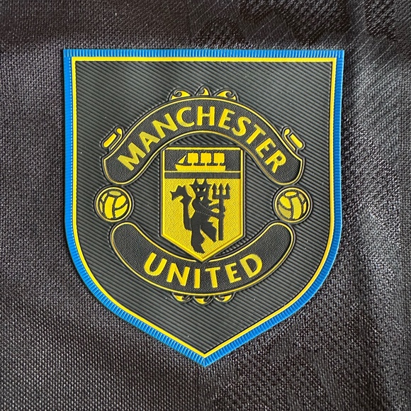 Adidas Manchester United 25/26 black away jersey, #8 Fernandes, size large. - Picture 3 of 7